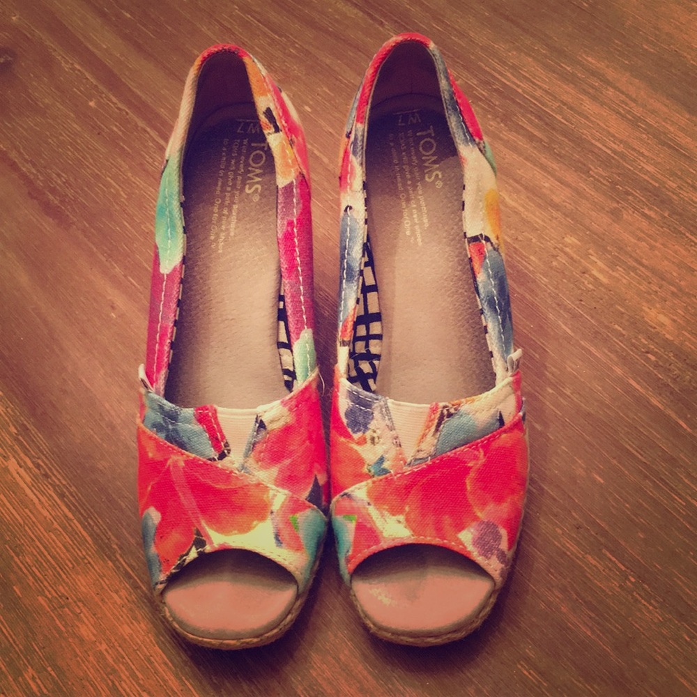 Toms floral canvas peep toe espadrille wedges